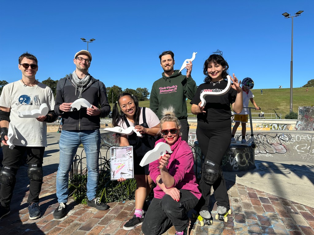 Group with Indigo and Sanne and her artwork at the skatepark